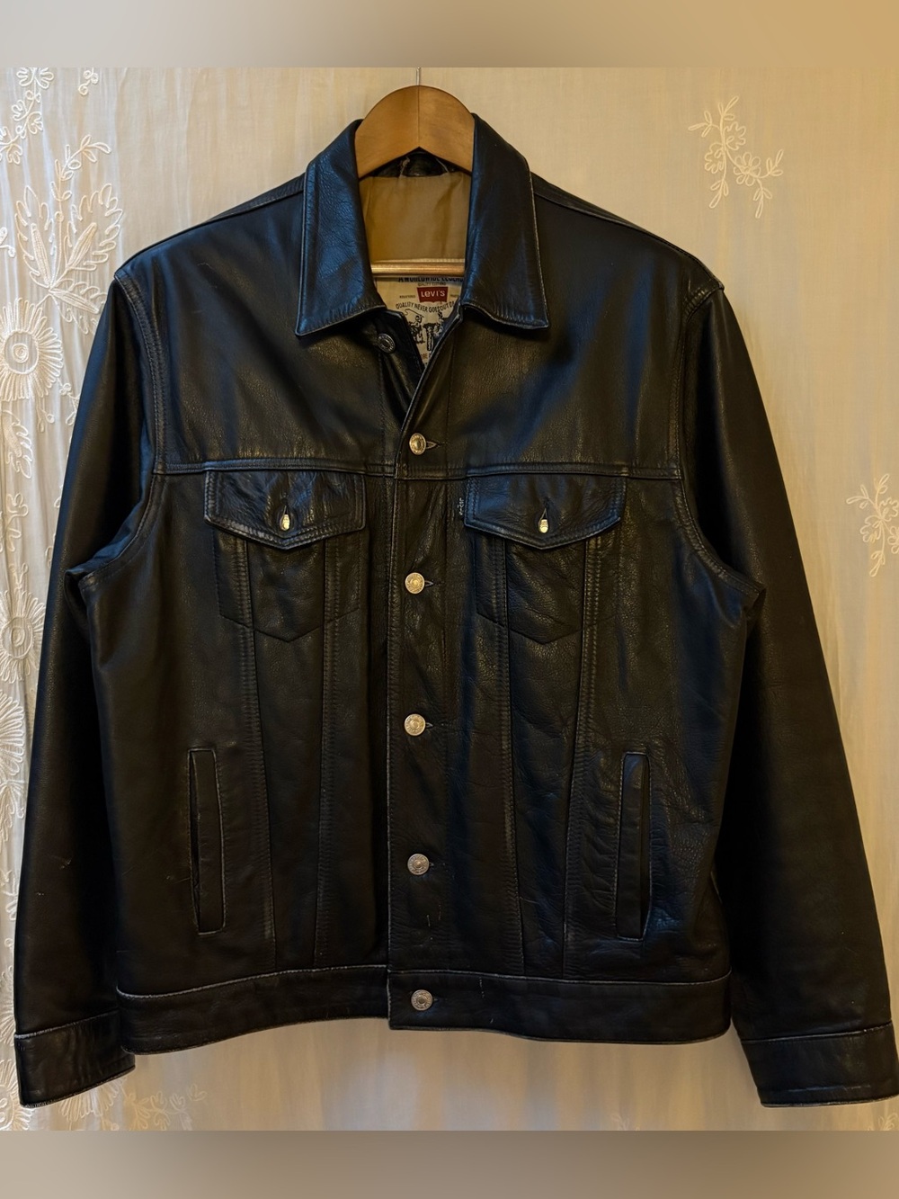 Vintage Levi's
Napa Leather cowhide type 3 trucker jacket